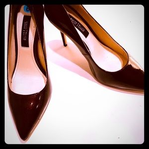 gorgeous wine patent leather heels! 👠🍷👠